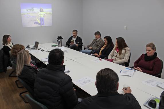 Acadêmicos poderão se candidatar a 48 bolsas remuneradas e 12 bolsas para voluntariado em programas de iniciação à docência e residência pedagógica