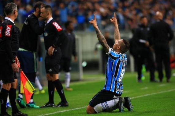 Centroavante marcou um gol e foi o grande destaque da partida