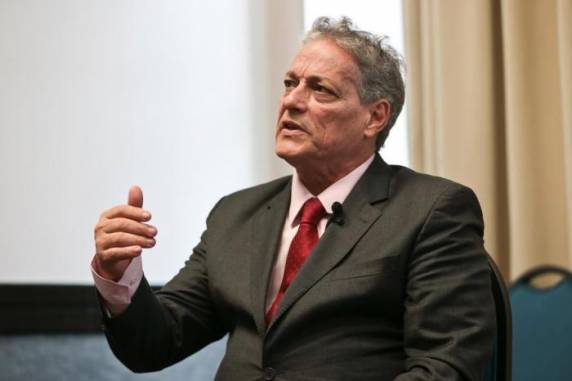 Candidato é poeta, filósofo, escritor e filho do ex-presidente Jango