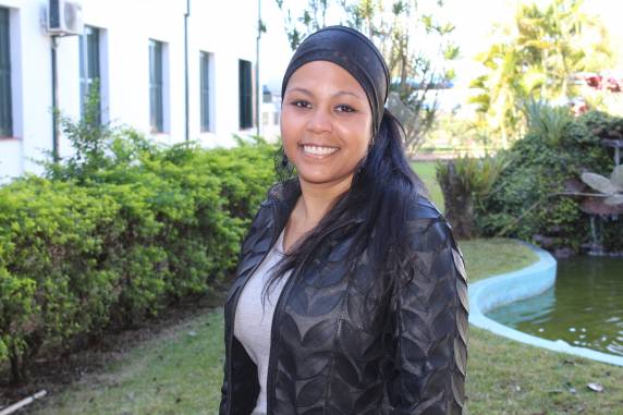 Simone das Neves Assis é 

especialista em Psicologia Hospitalar, mestre em Neurociência, doutora em Gerontologia Biomédica e pós-doutoranda em Clínica Médica