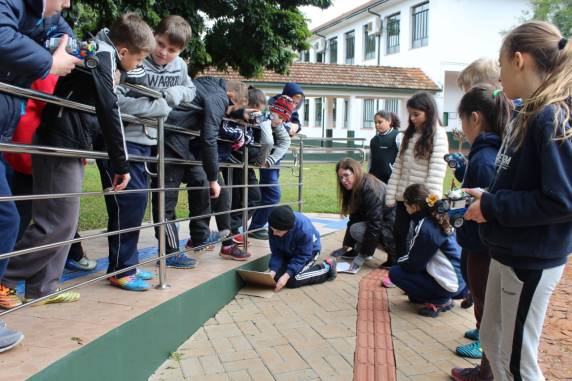 Construção de um jipe 

promoveu a interdisciplinaridade de História, Novas Tecnologias, Geografia, Ciências e Matemática