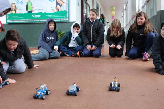 Construção de um jipe 

promoveu a interdisciplinaridade de História, Novas Tecnologias, Geografia, Ciências e Matemática