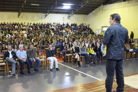 Atividade foi organizada pelos departamentos acadêmicos de Psicologia e Enfermagem, em virtude do Setembro 

Amarelo