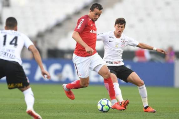 Colorado saiu na frente com Damião, mas levou empate no segundo tempo
