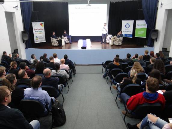 Evento é organizado pelo curso de Ciências Econômicas, com parceria do Sicredi, ACIAP e Secretaria de Desenvolvimento Econômico de Horizontina