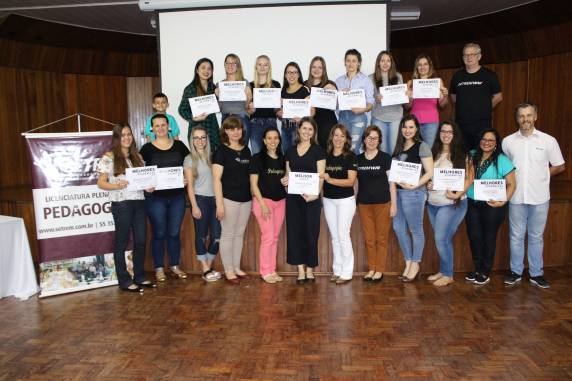 Pelo segundo ciclo avaliativo consecutivo, o curso obteve desempenho nota 5 na prova realizada por acadêmicas 

que concluíram a graduação em 2017