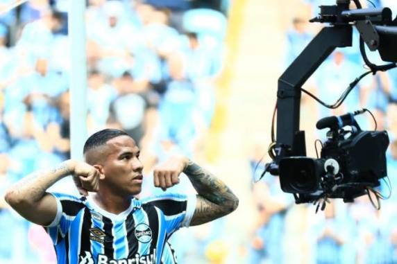 Jael e Matheus Henrique marcaram os gols, e o time passou o São Paulo na classificação