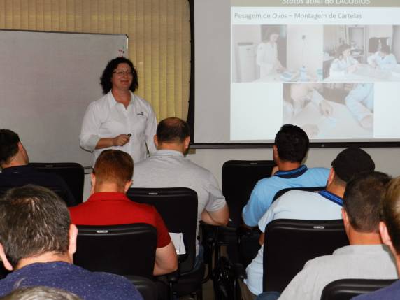 Msc. Marcos Garrafa e Dra. Cinei Teresinha Riffel apresentaram estudos sobre o manejo integrado de pragas e doenças nas culturas de verão