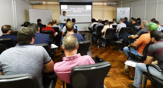 Msc. Marcos Garrafa e Dra. Cinei Teresinha Riffel apresentaram estudos sobre o manejo integrado de pragas e doenças nas culturas de verão