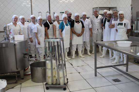 Gerente Técnico 

Comercial da DSM Brasil, Jansen Torres, demonstrou a produção do queijo gouda, na Agroindústria Setrem