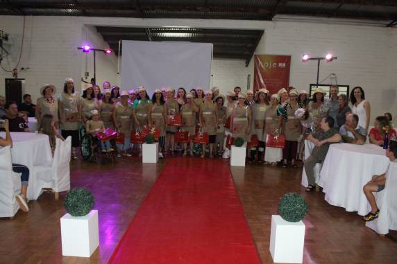 Desfile de moda marcou o encerramento do Projeto Agricultoras em Ação ? Grupo Flores do 

Campo, desenvolvido na comunidade de Esquina Araújo, Independência