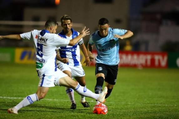 Tricolor ficou no 1 a 1 e foi a quatro pontos na tabela do Estadual