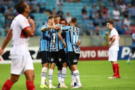 Everton, Marinho, Luan e Montoya marcaram os gols gremistas na Arena
