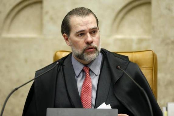 Ministro atende ao pedido de partidos que ingressaram com a solicitação nesta madrugada (02)