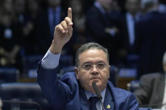 Senador Roberto Rocha (PSDB-MA) adiantou que não há interrupção nas imagens, ou seja, não houve adulteração