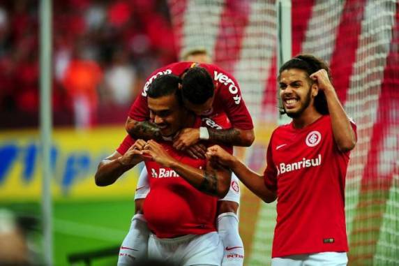 Pottker e Patrick marcaram os gols colorados no Beira-Rio