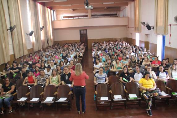 Formação pedagógica reuniu aproximadamente 300 professores da rede de ensino.