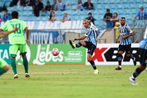 Após goleada no jogo de ida, Tricolor teve atuação discreta e enfrentará o São Luiz