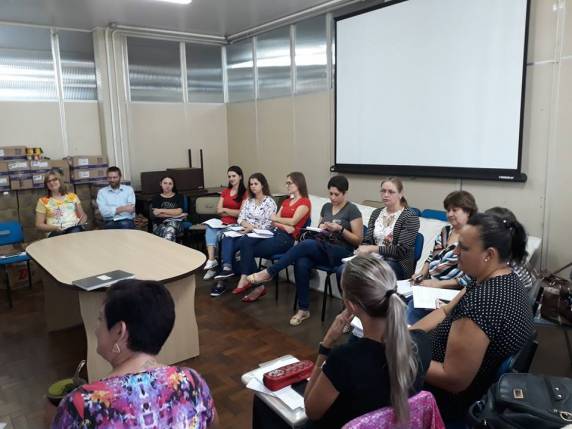 Em virtude do encontro não haverá aula nesta sexta-feira em todas as escolas municipais