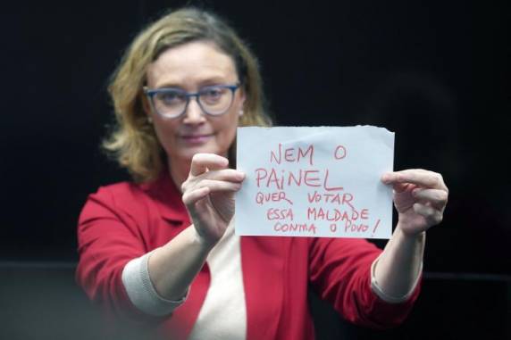 Sessão foi marcada por diversas tentativas de obstrução por parte da oposição