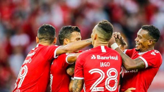 Depois de passar alguns sustos no primeiro tempo, Colorado se acerta nos 45 minutos finais e garante segundo triunfo como mandante no Brasileirão; Raposa segue sem pontuar longe do Mineirão