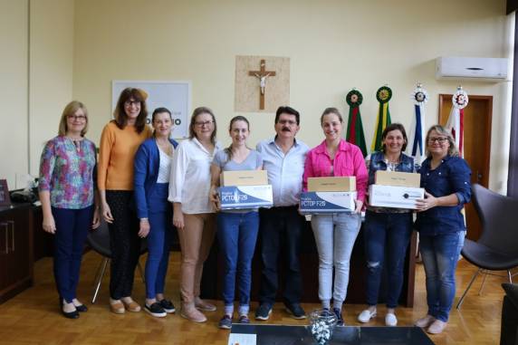 Kit será entregue as escolas para montagem de uma sala multimídia