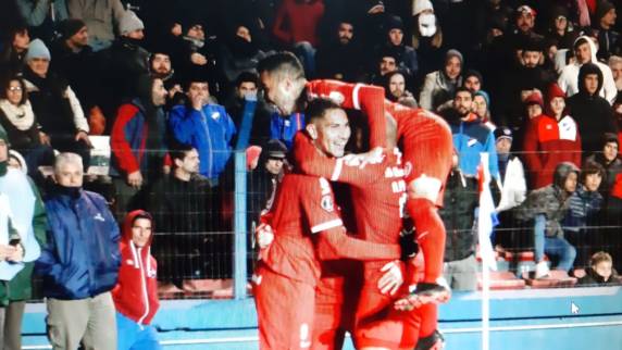 Centroavante peruano marcou o gol colorado aos 44 minutos do segundo tempo