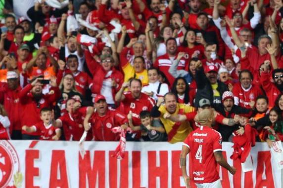 Partida marcou a quebra do recorde de público do novo Beira-Rio, com 48.530 pessoas