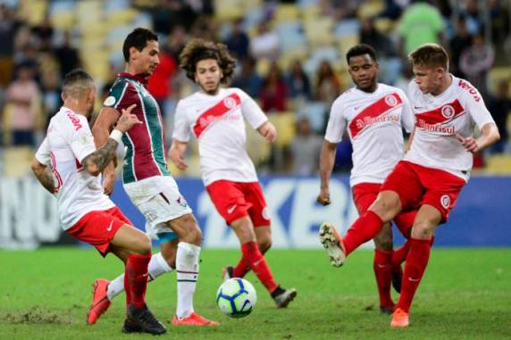 Time de Odair Hellmann sofreu 2 a 1 no Maracanã