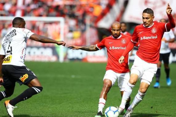 Colorado teve maior presença no ataque, mas não conseguiu superar a forte defesa do time paulista