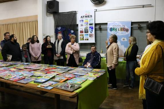 Aproximadamente 4 mil pessoas entre unidades de ensino e público em geral visitaram a Feira do Livro