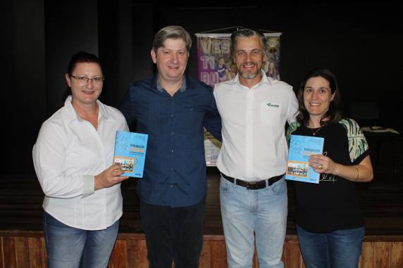 Abertura oficial conteve palestra com o secretário de Educação a Distância da FURG, Valmir Heckler