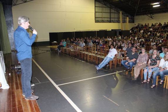 Abertura oficial conteve palestra com o secretário de Educação a Distância da FURG, Valmir Heckler