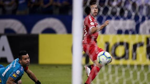 Gaúchos abre o placar, mas mineiros deixam tudo igual com penalidade marcada após revisão do VAR