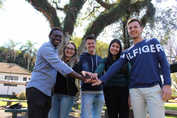 Instituição inova na reestruturação dos seus cursos superiores e transforma as aulas em experiências vivas de aprendizagem