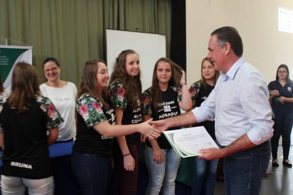Receberam o certificado alunos do Ensino Fundamental de 10 escolas da região