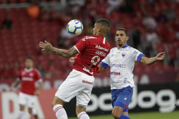 Colorado esteve atrás do placar em duas oportunidades, mas Paolo Guerrero deixou tudo igual