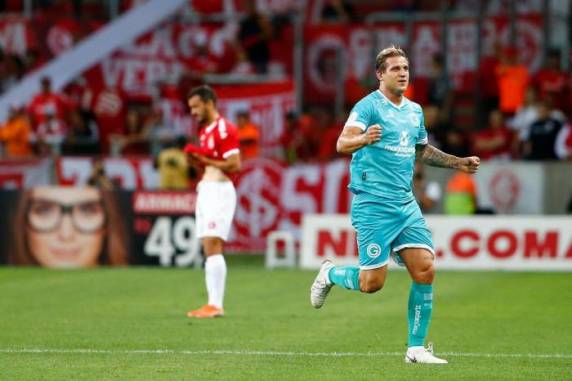 Goianos fizeram 2 a 1 no Beira-Rio e diminuíram diferença para apenas dois pontos