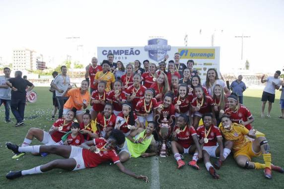 Em final única, as Gurias Coloradas levantaram a taça no Estádio 19 de Outubro, em Ijuí
