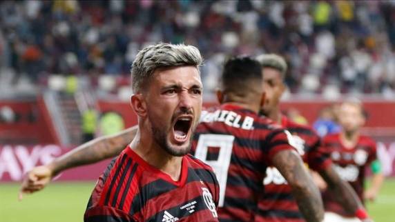 Rubro-Negro sai atrás, mas vence por 3 a 1 de virada com grande atuação do camisa 27 e agora espera Liverpool (ING) ou Monterrey (MEX) na decisão de sábado. Arrascaeta e Diego também comandam o time em Doha