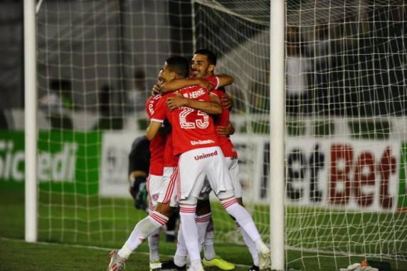 Colorado atuou com um jogador a mais desde os minutos iniciais da partida