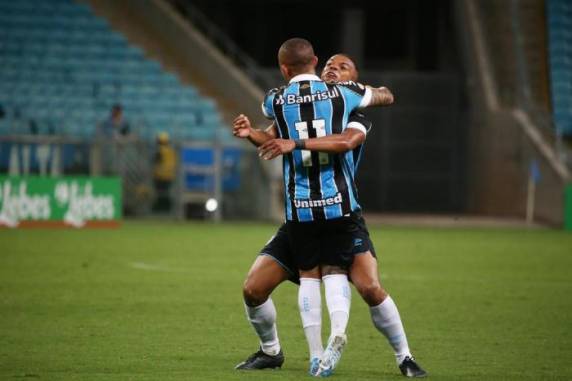 Cebolinha marcou duas vezes na segunda etapa e colocou o Tricolor na segunda colocação de seu grupo