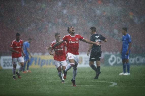 Com o resultado, Colorado decidirá no Beira-Rio a semifinal do primeiro turno do Gauchão