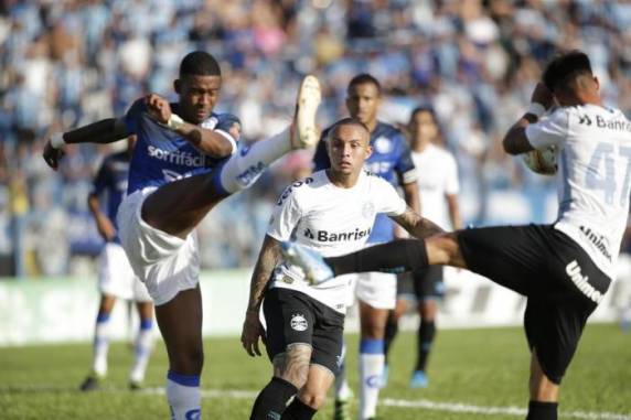 Time de Renato Portaluppi jogou mal e foi derrotado por 2 a 1 em São Leopoldo