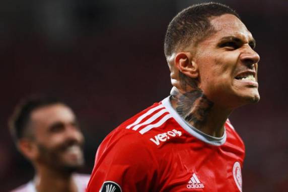 Mesmo com expulsão de D'Alessandro, Colorado segurou resultado construído com gol de Paolo Guerrero e confirmou classificação para a fase de grupos