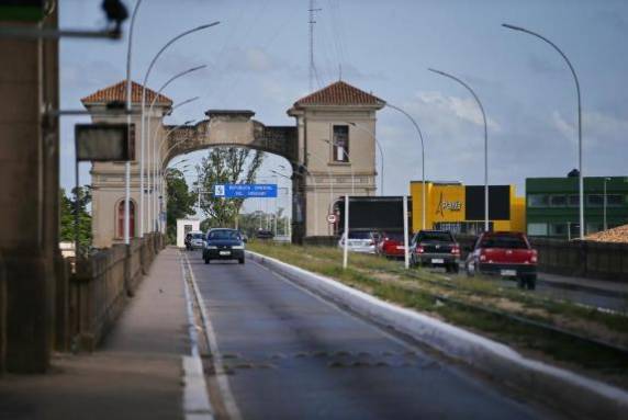 É o nono país a ter restrições de mobilidade por via terrestre