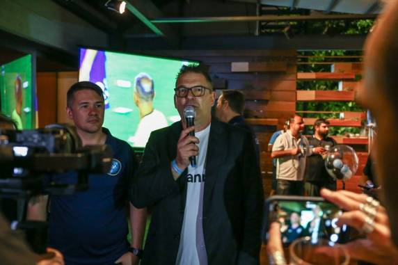 Cláudio Oderich, de 61 anos, foi considerado curado pela Secretaria de Saúde de São Leopoldo, onde reside. Ele e familiares, que também se infectaram com o vírus, estão liberados da quarentena