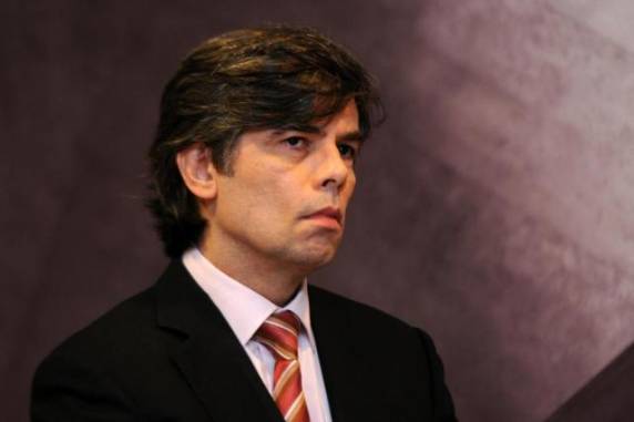 Substituição ocorre em meio à mobilização no combate ao coronavírus no país