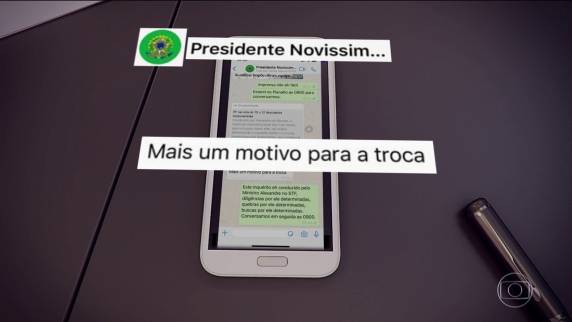 Jornal Nacional revelou troca de mensagens entre presidente e ministro, na qual Bolsonaro pede interferência na investigação de deputados aliados. Em outro diálogo, deputada Carla Zambelli sugere ao ex-ministro aceitar demissão de diretor da PF em troca de vaga no STF. Ele recusa