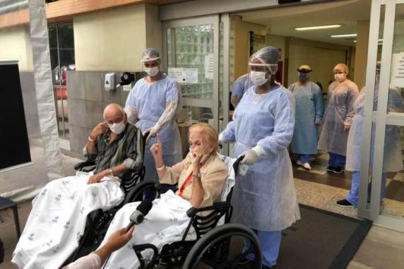 Moradores da Porto Alegre, Dário Carlos Petersen e Lila Yelda Petersen Dias da Costa chegaram a ir para a UTI